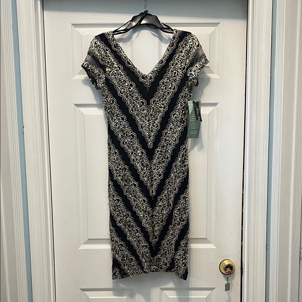 Chic Black and Gold Chevron Lace Midi Dress